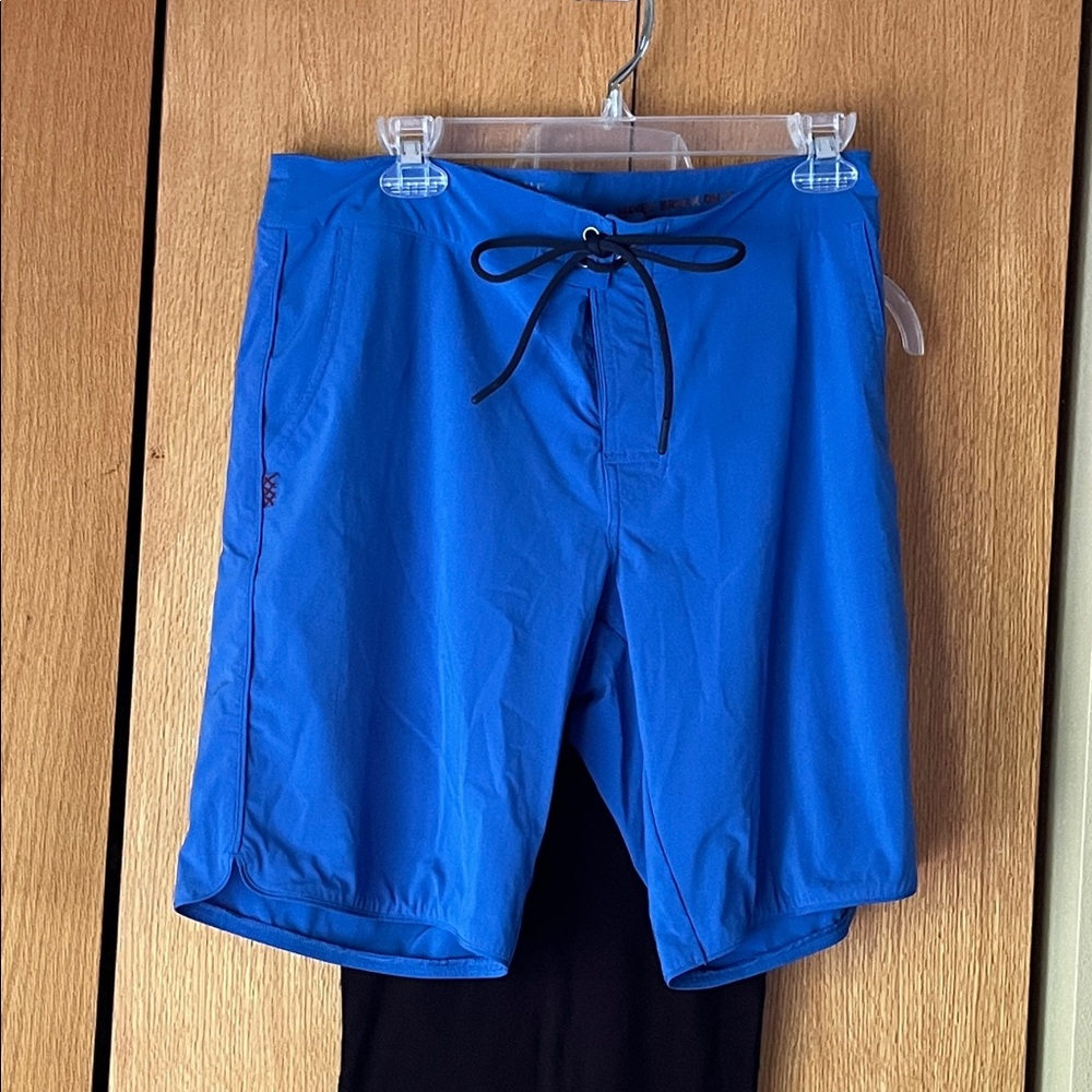 NEW Rhone 19” Blue Tech Board Shorts Swim Trunks Size 32 button close 3 Pkts